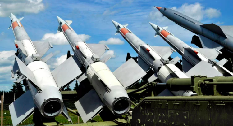 Partidos governantes do Japão estão em negociação para permitir exportações de mísseis antiaéreos