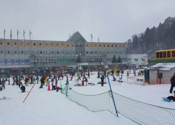 Temporada de inverno atrai turistas para as pistas de esqui em Gifu