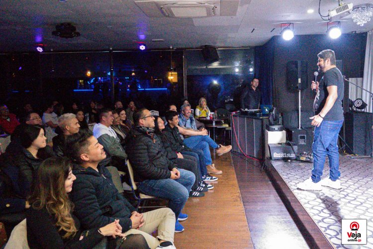 Show de Stand-Up em Komaki agita o inicio do feriado no Japão