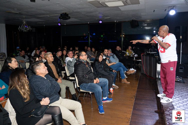 Show de Stand-Up em Komaki agita o inicio do feriado no Japão