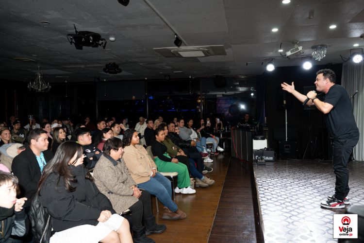 Show de Stand-Up em Komaki agita o inicio do feriado no Japão