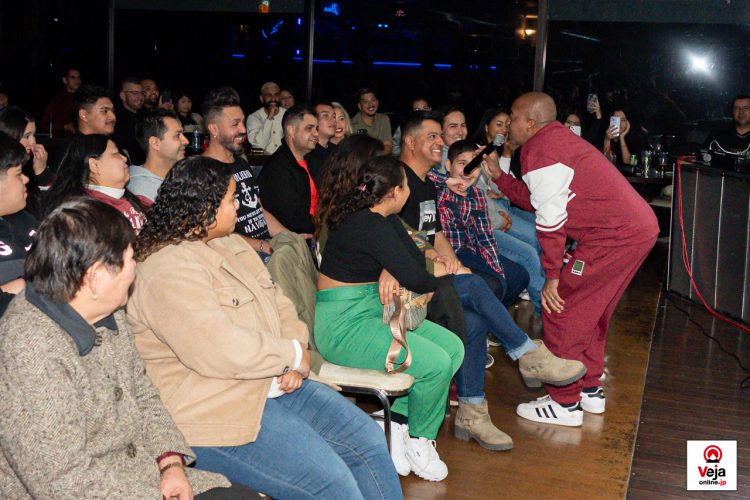 Show de Stand-Up em Komaki agita o inicio do feriado no Japão