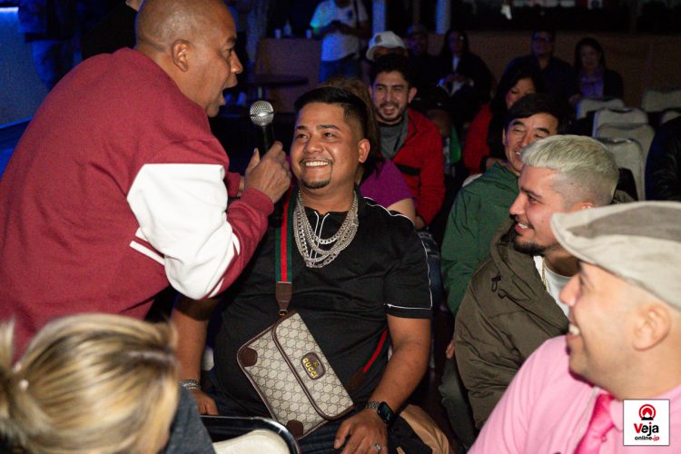 Show de Stand-Up em Komaki agita o inicio do feriado no Japão