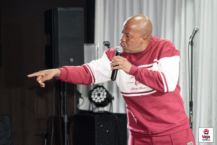 Show de Stand-Up em Komaki agita o inicio do feriado no Japão