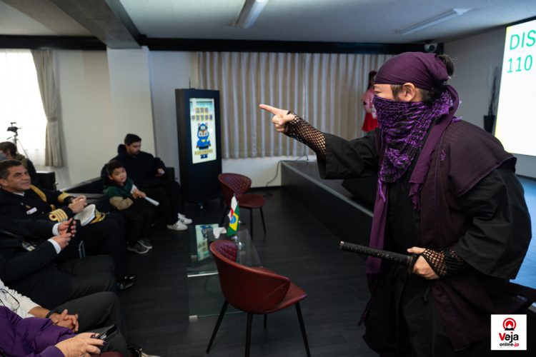 Evento promove a importância e uso apropriado do número de chamada de emergência da polícia japonesa “Dia do 110”