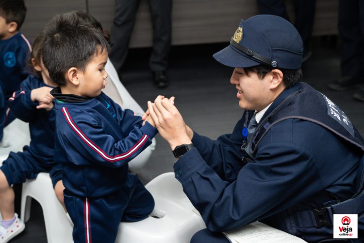 Evento promove a importância e uso apropriado do número de chamada de emergência da polícia japonesa “Dia do 110”
