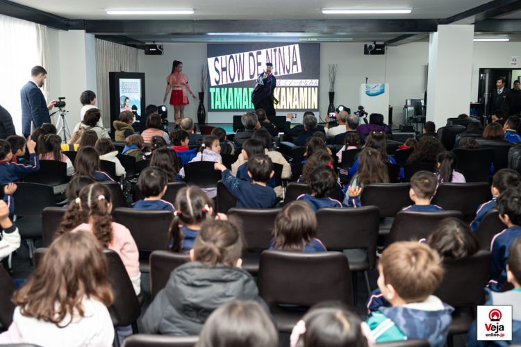 Evento promove a importância e uso apropriado do número de chamada de emergência da polícia japonesa “Dia do 110”