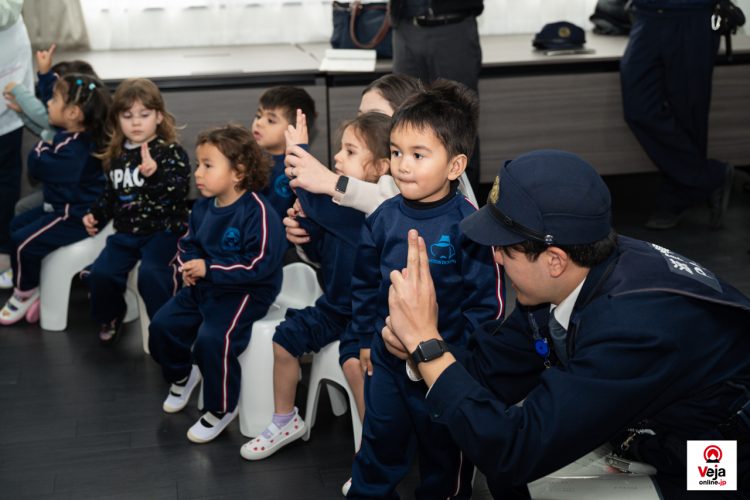 Evento promove a importância e uso apropriado do número de chamada de emergência da polícia japonesa “Dia do 110”