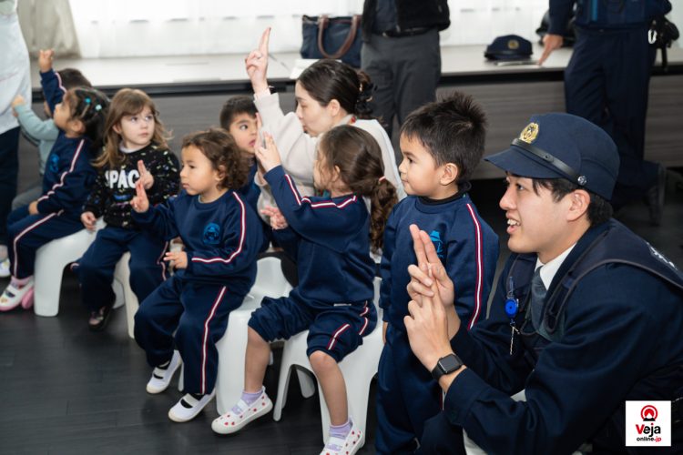 Evento promove a importância e uso apropriado do número de chamada de emergência da polícia japonesa “Dia do 110”