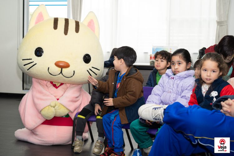 Evento promove a importância e uso apropriado do número de chamada de emergência da polícia japonesa “Dia do 110”