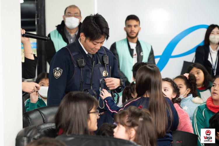 Evento promove a importância e uso apropriado do número de chamada de emergência da polícia japonesa “Dia do 110”