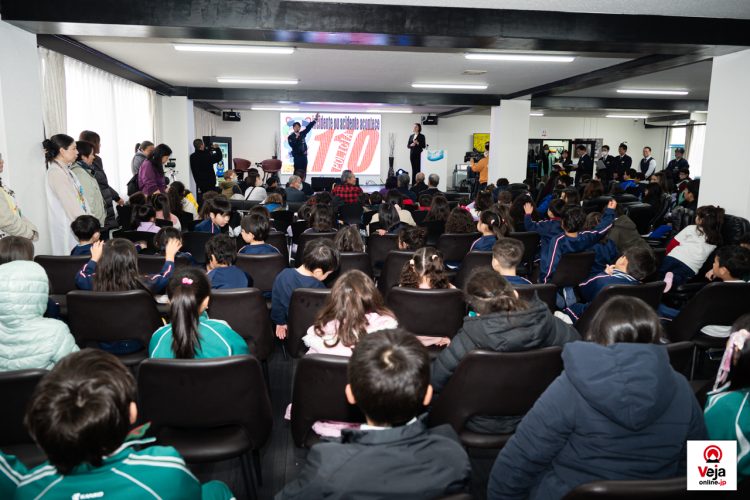 Evento promove a importância e uso apropriado do número de chamada de emergência da polícia japonesa “Dia do 110”