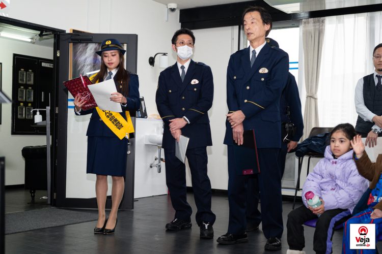 Evento promove a importância e uso apropriado do número de chamada de emergência da polícia japonesa “Dia do 110”