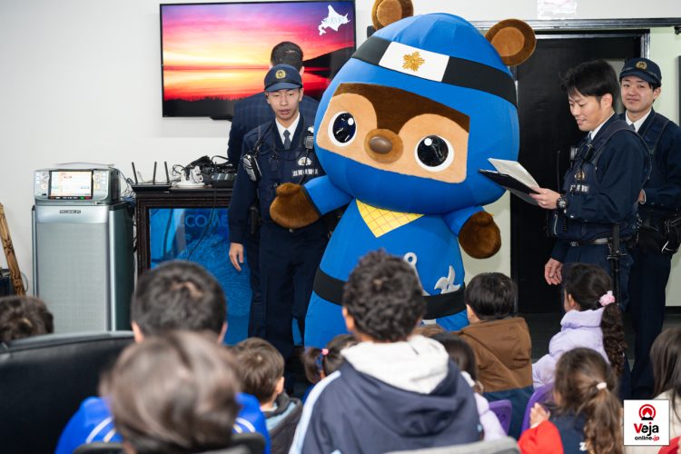 Evento promove a importância e uso apropriado do número de chamada de emergência da polícia japonesa “Dia do 110”