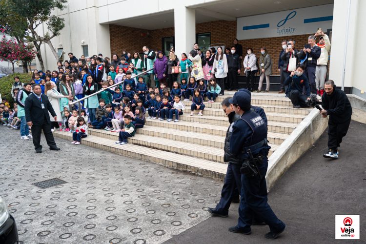 Evento promove a importância e uso apropriado do número de chamada de emergência da polícia japonesa “Dia do 110”