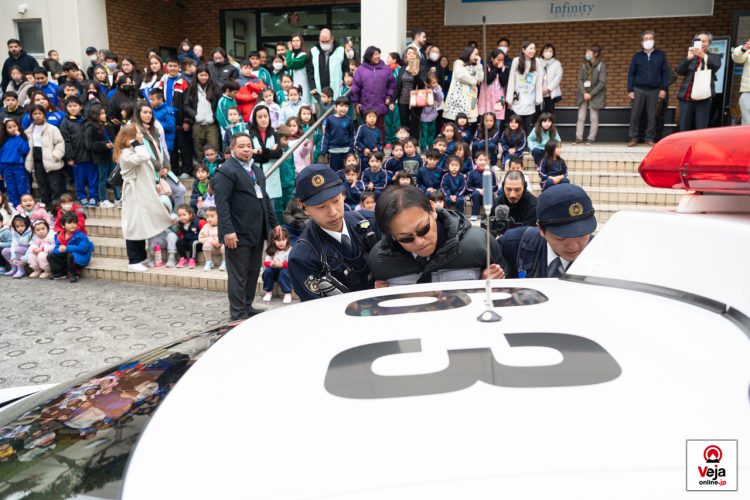 Evento promove a importância e uso apropriado do número de chamada de emergência da polícia japonesa “Dia do 110”