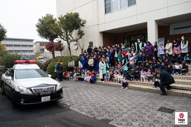 Evento promove a importância e uso apropriado do número de chamada de emergência da polícia japonesa “Dia do 110”