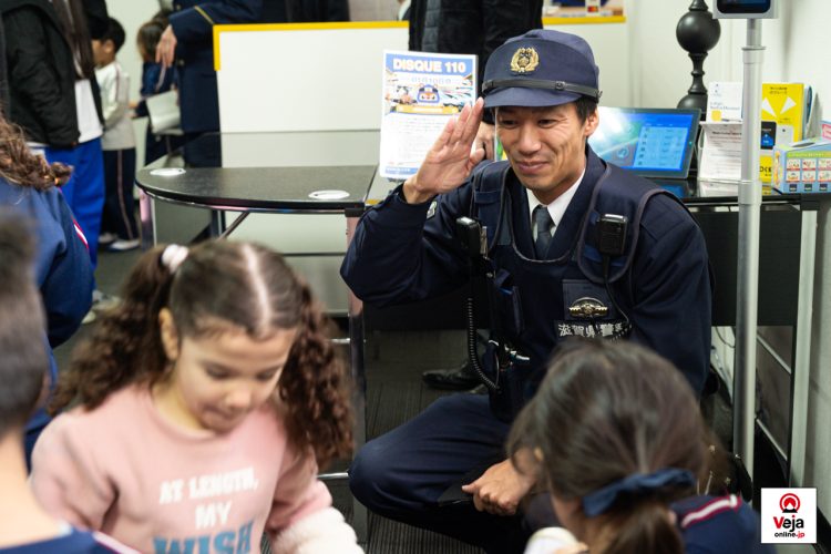 Evento promove a importância e uso apropriado do número de chamada de emergência da polícia japonesa “Dia do 110”