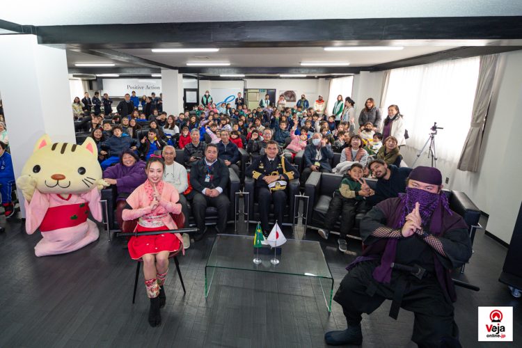 Evento promove a importância e uso apropriado do número de chamada de emergência da polícia japonesa “Dia do 110”