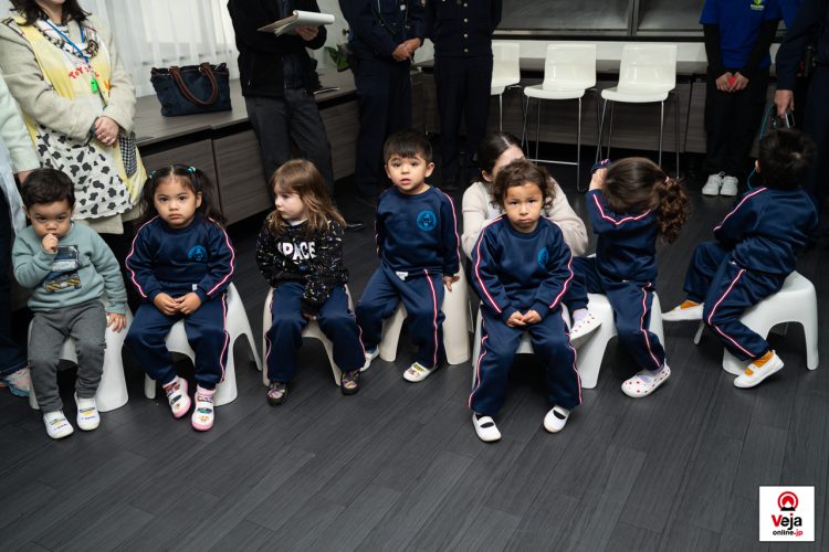 Evento promove a importância e uso apropriado do número de chamada de emergência da polícia japonesa “Dia do 110”