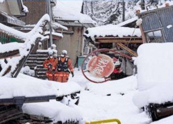 Neve dificulta trabalho de resgate após terremoto no Japão