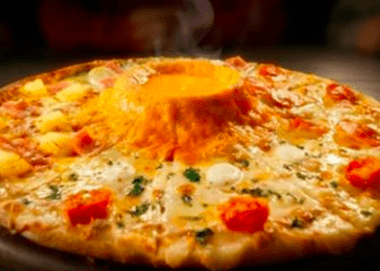 Domino’s Japan lança pizza vulcão em duas versões por tempo limitado