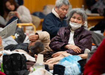 Empresas de vestuário no Japão doam itens de inverno para áreas atingidas pelo terremoto