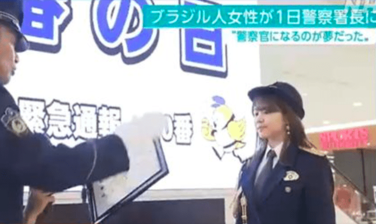 Brasileira realiza sonho de ser policial por um dia