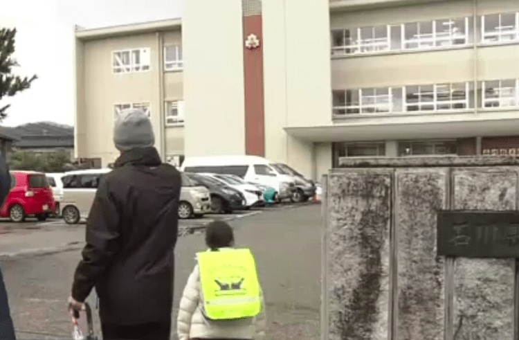 Escolas públicas do ensino fundamental retornam as aulas em cidade atingida pelo terremoto