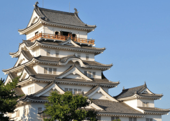 Uma experiência de luxo para casais no Castelo de Fukuyama