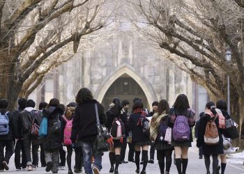 Universidade anuncia programa de 5 anos destinado a alunos estrangeiros