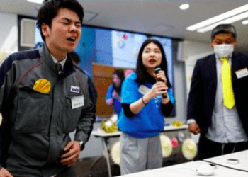 Trabalhadores masculinos vivenciaram a dor menstrual através de uma simulação