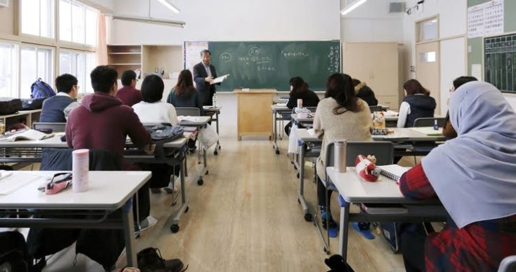 Novas escolas noturnas em Aichi visam ajudar residentes locais e estrangeiros a concluir a educação