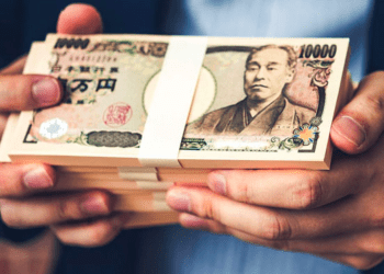 Polícia busca dono de 7,8 milhões de ienes achados no lixo em Gunma