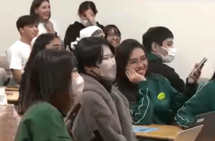 Estudantes brasileiros e japoneses trabalham juntos na iniciativa de promover o turismo em Aichi