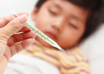 Estudos apontam que exposição ao calor extremo aumenta hospitalizações por Doença de Kawasaki em crianças