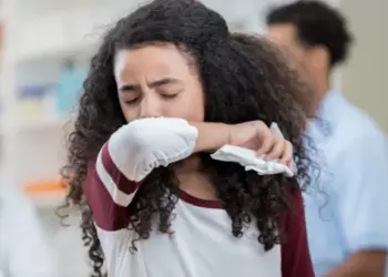 Japão enfrenta escassez de medicamentos essenciais para tosse