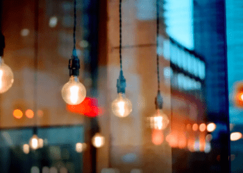 Operadoras de energia elétrica anunciam redução nas tarifas para dezembro