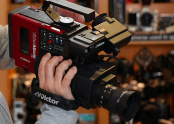 Museu japonês promove interatividade com dispositivos tecnológicos antigos