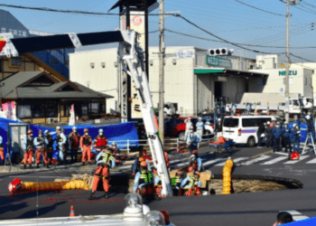 Caminhoneiro continua preso em buraco após 24 horas