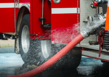 Incêndio atinge fábrica de frutos do mar em Yaizu