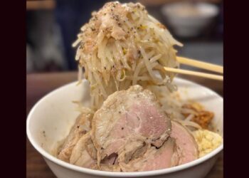 Restaurante no Japão oferece 100 mil ienes por informações sobre clientes que deixaram avaliações negativas