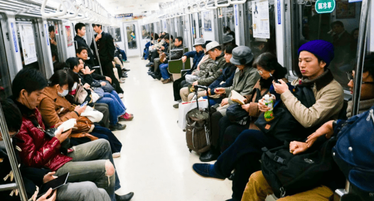 Pesquisa aponta que comportamento de turistas incomoda 60% dos passageiros de trem