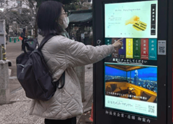 Cidades japonesas investem em painéis digitais para divulgar alertas de desastres em vários idiomas