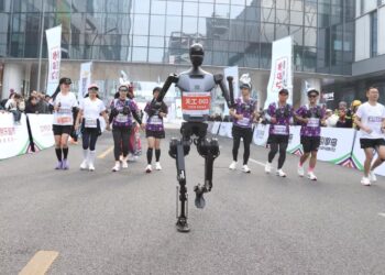 China: Meia maratona será competida pela primeira vez entre Robôs e humanos