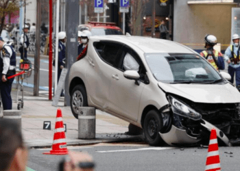 Carro descontrolado deixa sete pessoas feridas no centro de Nagoya