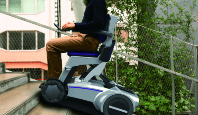 Startup japonesa venderá cadeira de rodas elétrica para subir escadas em 2026