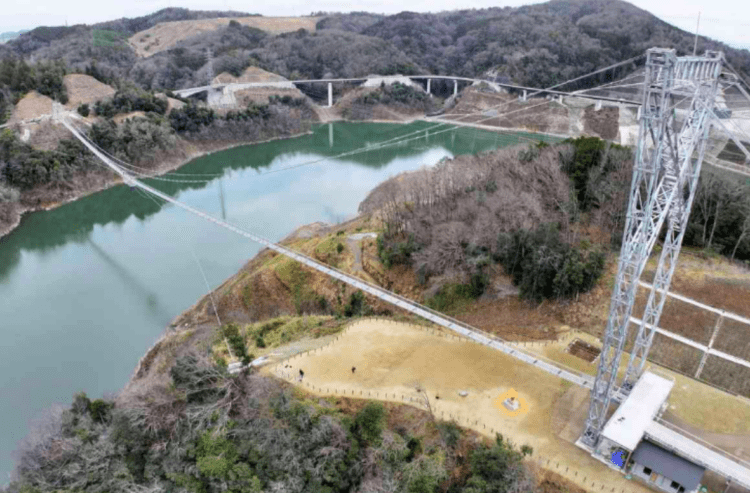 Com 420 m de extensão, ponte em Osaka é nova opção para aventureiros