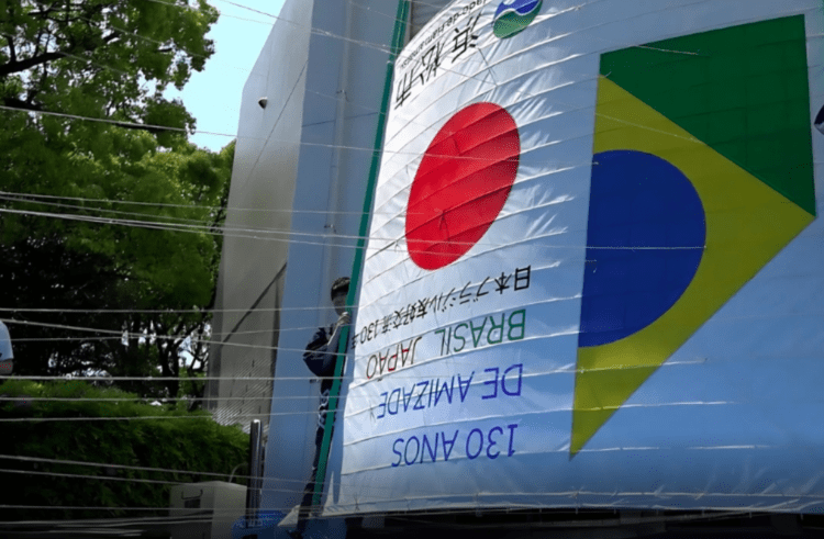 Pipa gigante para celebrar amizade Japão-Brasil é criada em Hamamatsu