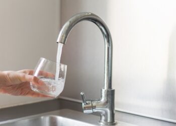 Água da torneira contaminada intoxica moradores em Gunma